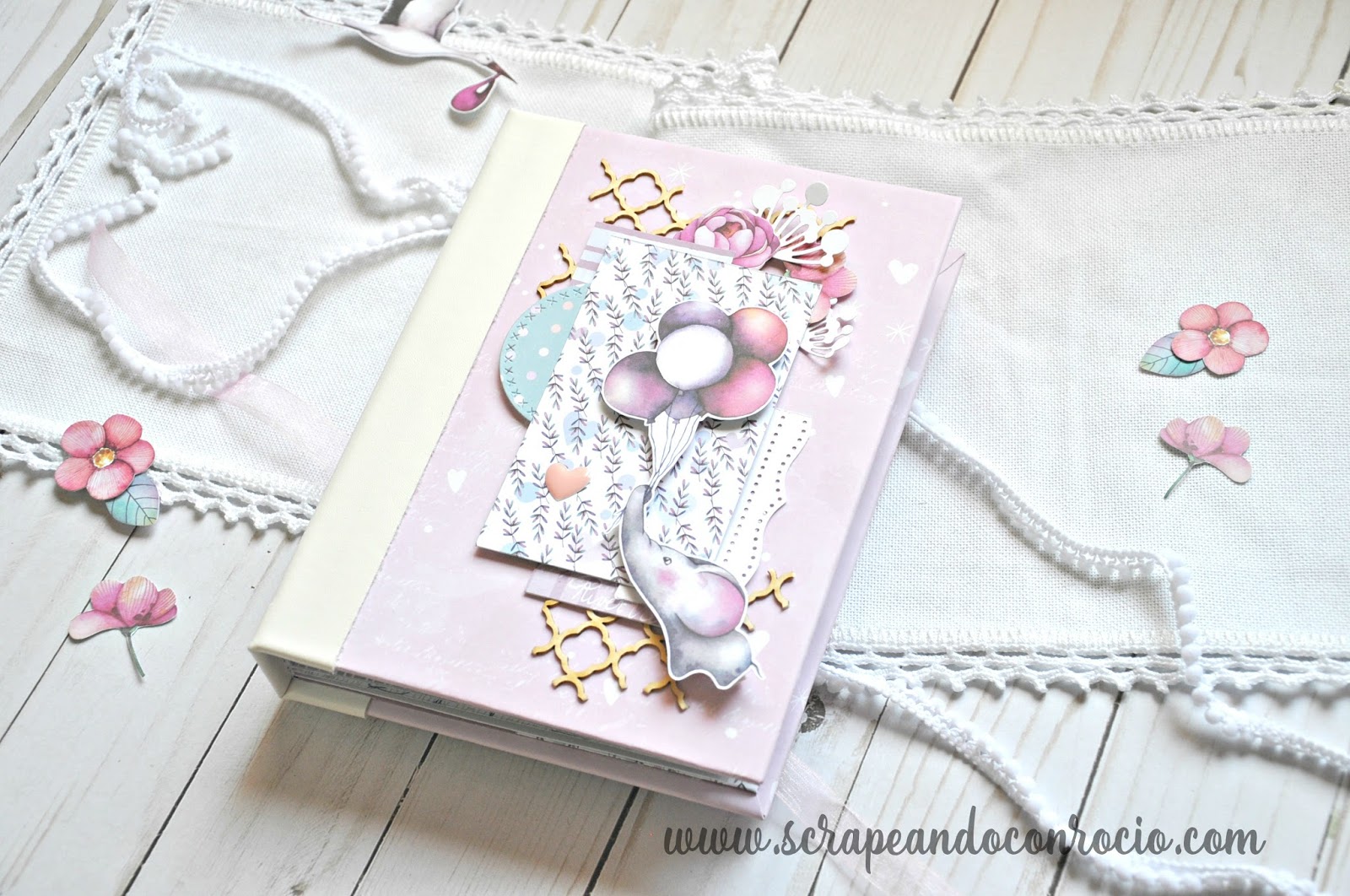 Minialbum para bebe hecho con papeles de #scrapbooking de la colección Mi  Sol de la marca espa…