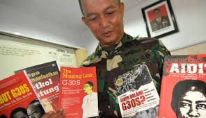 Ada Pihak yang desak Jokowi Pecat Anggota TNI Yang Razia Buku PKI - Commando