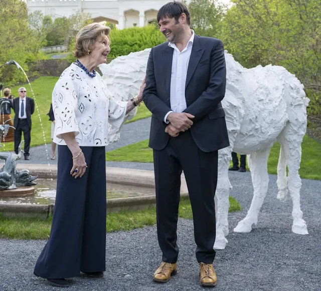 Queen Sonja, Gunhild Varvin, Olav Heian-Engdal, Raffaella Giampanola and Ambassador Stefano Nicoletti