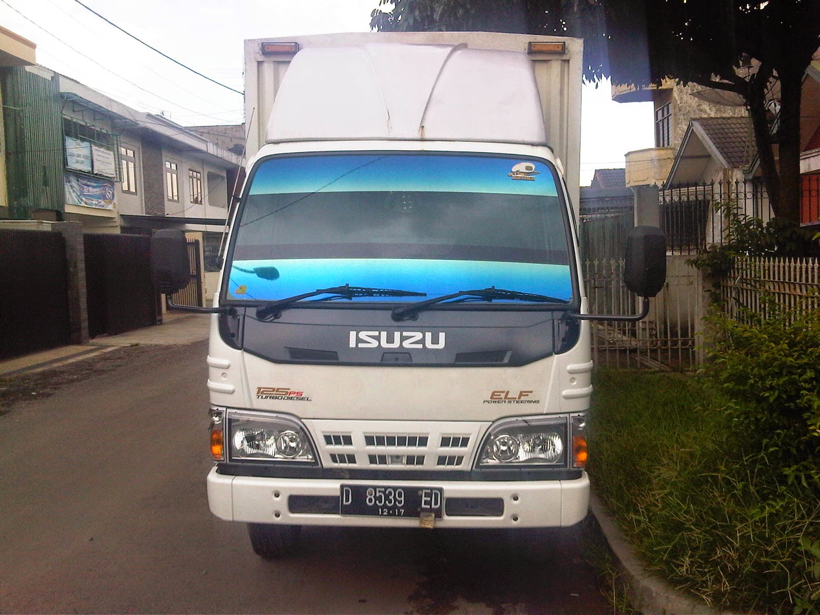 SEWA TRUK  BOX  DOUBLE  ENGKEL 081221919107 SEWA TRUK  BOX  