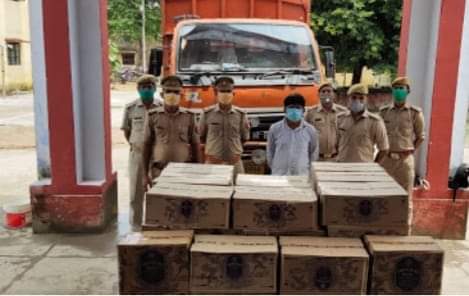 बस्ती : पुलिस ने 100 पेटी अवैध इम्पीरियल ब्लू दारु बरामद कर एक को भेजा जेल