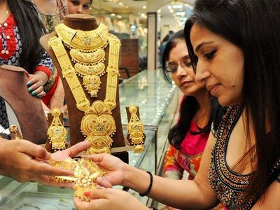 Gold-Silver Price: सोना चांदी खरीददारों के लिए खुशखबरी: आज इतने रुपये हो गया सस्ता