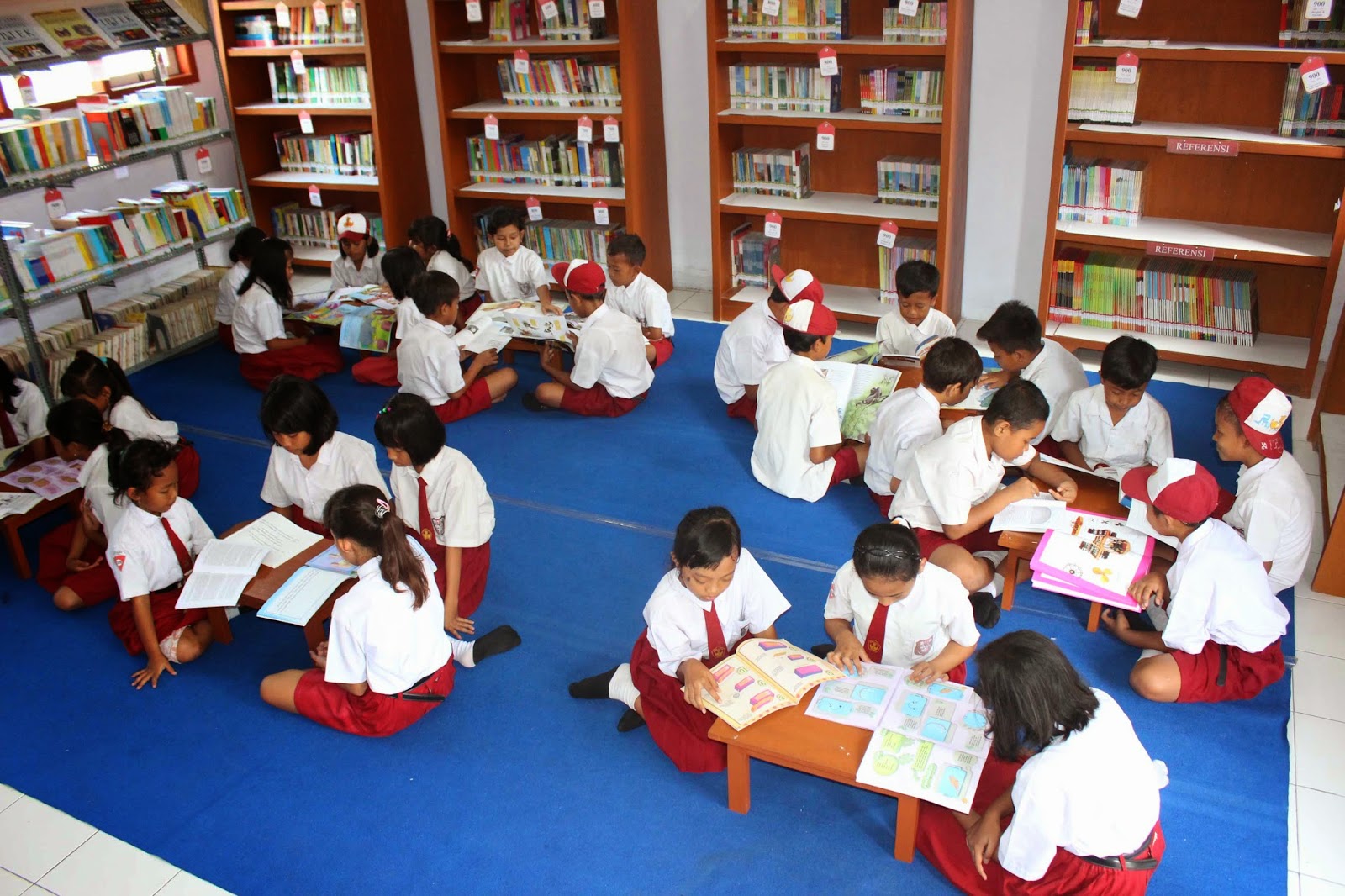 Gerakan Literasi Sekolah  di  Sekolah  Dasar Tinta 