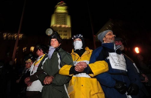 Policía EEUU desaloja campamento anti Wall Street en Los Ángeles