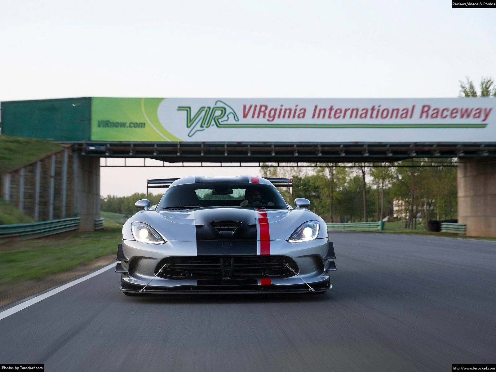 Hình ảnh siêu xe Dodge Viper ACR 2016 & nội ngoại thất