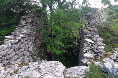 Foso de la Lobera de Barrón