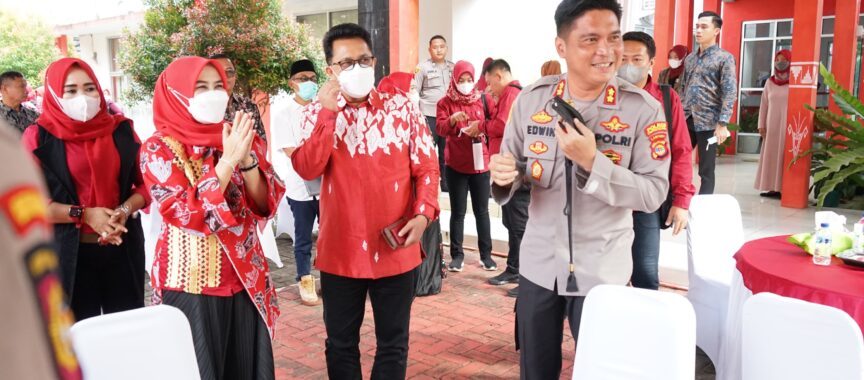 Sekdakab Lamsel Hadiri Gebyar Budaya dan Silahturahmi Keluarga Besar TCM Sekdakab Lamsel Hadiri Gebyar Budaya dan Silahturahmi Keluarga Besar TCM