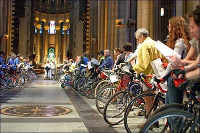 2006_04_blessingbikes