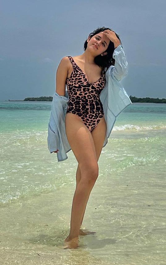 Shirley Setia swimsuit bikini sexy body