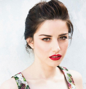 Biodata Lengkap Ozge Gurel Pemain Film Cinta di Musim Cherry