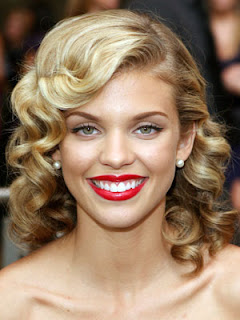 AnnaLynne McCord Pin Curls Hairstyle