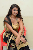 Kiran Chetwani sizzling Photos gallery-thumbnail-10