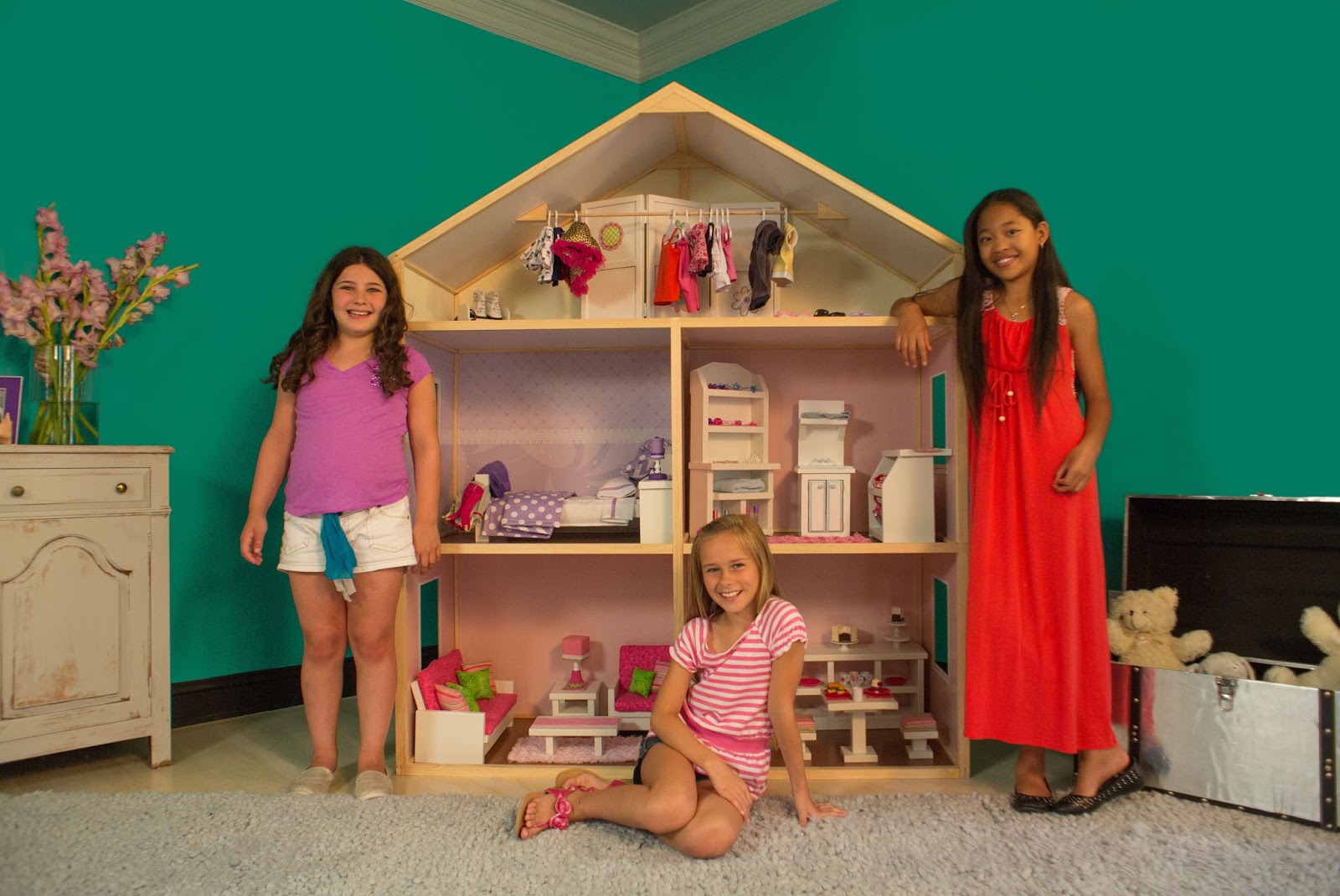  of Three's Craft Blog: Check Out An Amazing Doll House For Your Dolls