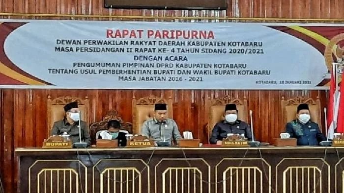 DPRD menggelar rapat paripurna, Senin (18/1) tadi. Penetapan akhir masa jabatan Bupati dan Wakil Bupati Kotabaru periode 2016 - 2021.