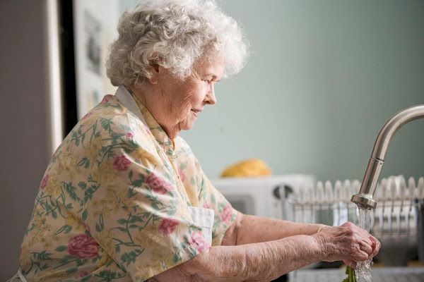 Should You Give Up Your Life to Care for an Elderly Parent? Here’s a Helpful Advice
