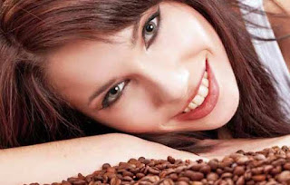 CANTIK DENGAN KOPI Cerakan Kulit dan Hilangkan Selulit dengan Kopi