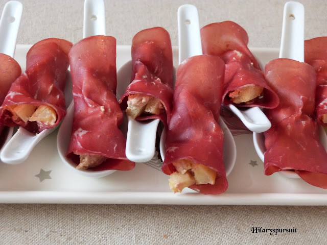 Roulés de bresaola au foie gras et à l’artichaut