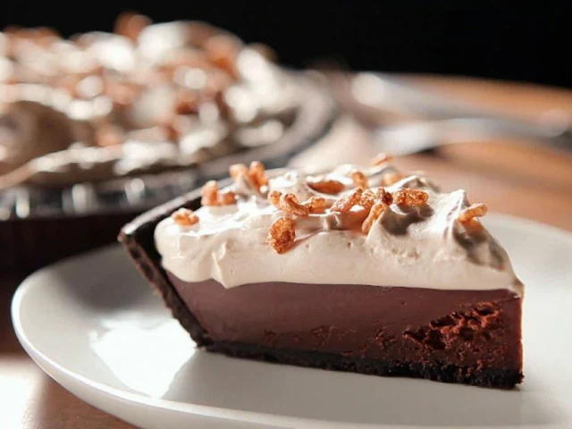 Cream of coffee and chocolate pie