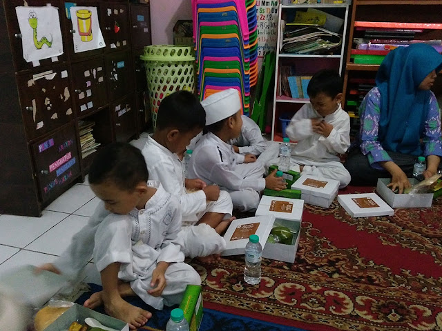 Bursa Sajadah Melakukan Bakti Sosial Serentak di Tujuh Kota