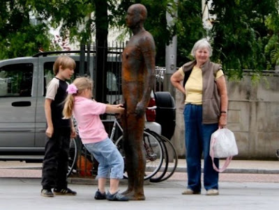 Funny posing near statues Seen On www.coolpicturegallery.net