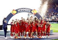 SELECCIÓN DE ESPAÑA. Temporada 2022-23. Los jugadores españoles y el seleccionador Luis de la Fuente celebran la consecución de su 1ª Liga de Naciones, 5º de sus títulos al máximo nivel. SELECCIÓN DE CROACIA 0 🆚 SELECCIÓN DE ESPAÑA 0 En los penaltis: SELECCIÓN DE CROACIA 4 🆚 SELECCIÓN DE ESPAÑA 5 Domingo 18/06/2023, 20:45 horas. Liga de Naciones de la UEFA, Final. Rotterdam, Países Bajos, De Kuip Stadion: 48.000 espectadores. GOLES: no hubo. PENALTIS: ⚽1-0: Nikola Vlašić, gol. ⚽1-1: Joselu, gol. ⚽2-1: Marcelo Brozović, gol. ⚽2-2: Rodri Hernández, gol. ⚽3-2: Luka Modrić, gol. ⚽3-3: Mikel Merino, gol. ❌3-3: Lovro Majer, para Unai Simón. ⚽3-4: Marco Asensio, gol. ⚽4-4: Ivan Perišić, gol. ❌4-4: Aymeric Laporte, larguero. ❌4-4: Bruno Petković, para Unai Simón. ⚽4-5: Dani Carvajal, gol.