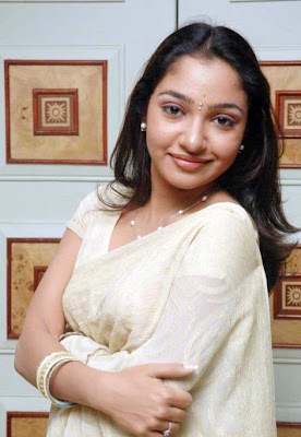 Tamil Actress Maya Unni in Saree Photos
