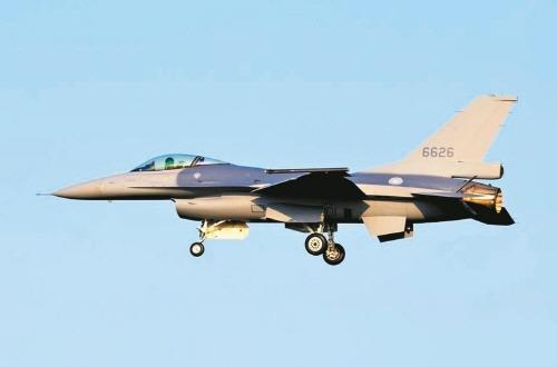 성능개량 F-16V 전투기 대만 공군에 인도, 중국 젠-20에 대적 가능