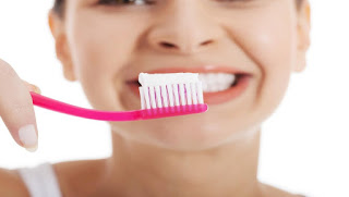 هل معجون تبييض الأسنان فعال حقا؟