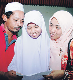 Blog Yayasan UNITI: Nur Madihah: Pelajar Cemerlang SPM 2008