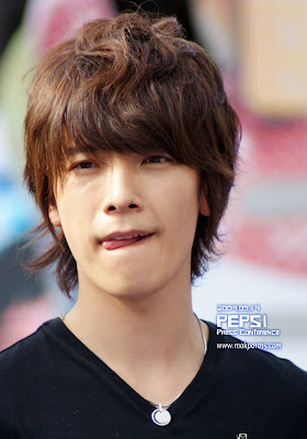 http://vietsukino.blogspot.com/2012/09/fakta-donghae-super-junior.html