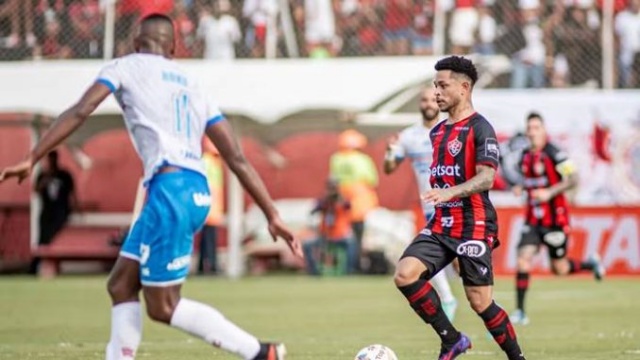 Aguerrido, Vitória vence o Bahia de virada, derruba tabu e segue invicto no Barradão