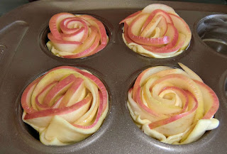 Apple roses ready to oven