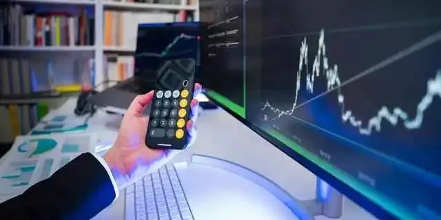 ما الفرق بين الأسهم الدورية وغير الدورية؟ وأفضل وقت للاستثمار في كل نوع