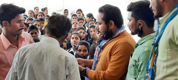 बड़वारा महाविद्यालय में परीक्षा केंद्र बनाए जाने के लिए एनएसयूआई ने सैकड़ों छात्रों के साथ प्राचार्य को कुलपति के नाम सौंपा ज्ञापन 