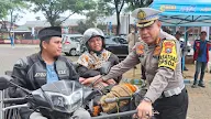 Penyandang Disabilitas Terima Tali Asih di Posyan Polres Pasuruan