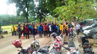 Demo Mahasiswa di Depan Rumah kediaman SBY 