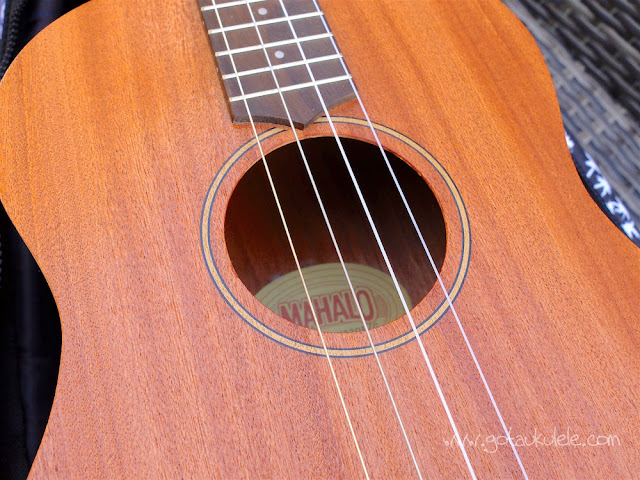 Mahalo U320B Baritone ukulele sound hole