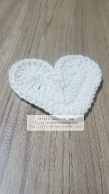 Crafting Love: Versatile Heart Applique Crochet Pattern with Step-by-Step Instructions and Visual Chart