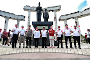 Kapolda Jatim Hadiri Gerakan Pembagian 10 Juta Bendera Merah Putih oleh Mendagri