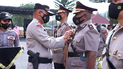 Kapolres Ngada Pimpin Upacara Sertijab Waka Polres dan Kabag SDM