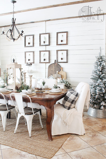 Farmhouse Christmas dining room decor and decorating ideas. Christmas tablescape decor and decorating ideas. Christmas place setting ideas. How to decorate your dining room table for Christmas. @HobbyLobby #HobbyLobbyFinds #ad 