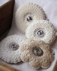 Decoração com almofadas redondas de crochê