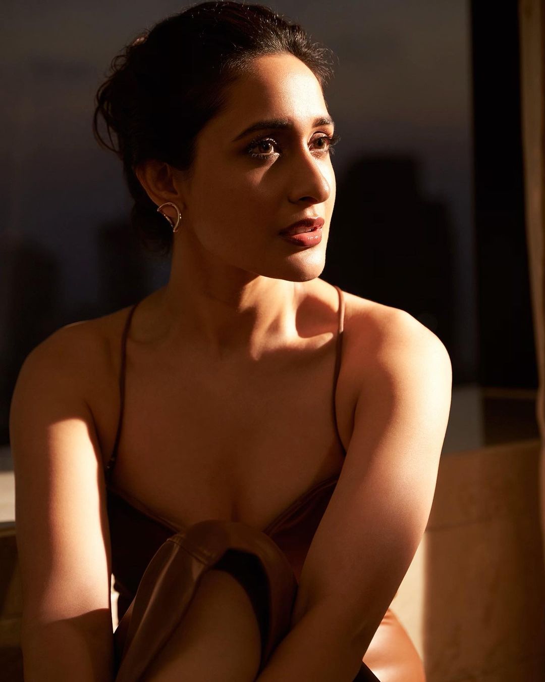 Golden beauty Actress Pragya Jaiswal new Photoshoot