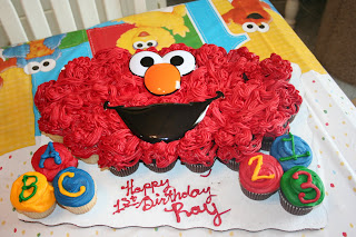 Elmo Birthday Cake on Ray And Elmo Elmo Had A Messed Up Foot