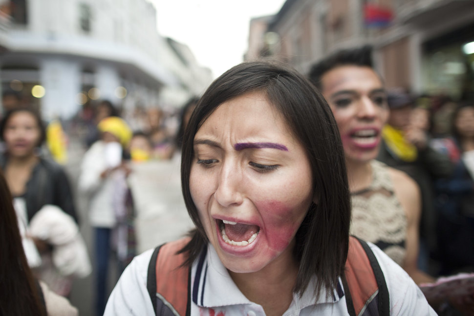 35 Photos Of Protesting Women That Portray Female Power - Ecuador