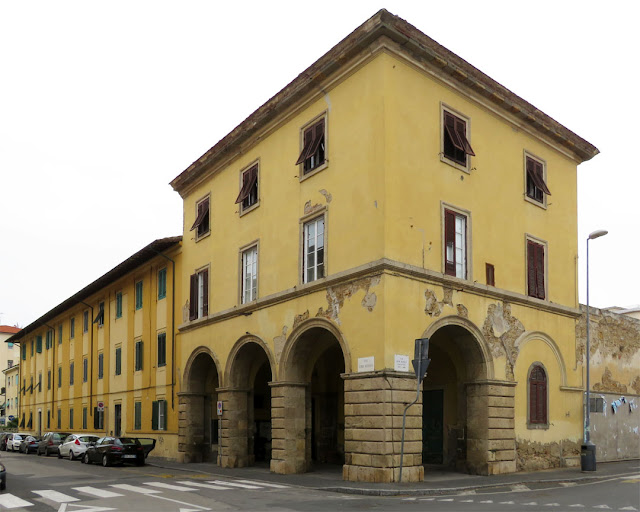 Edificio d'angolo fra via Guido Menasci e via Don Bosco, Livorno