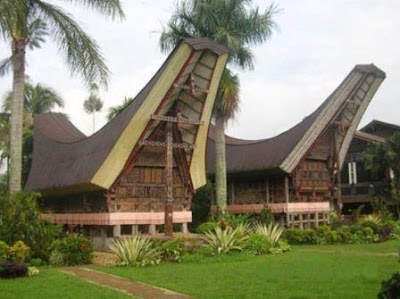 rumah-tongkonan