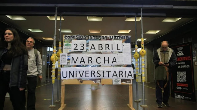 El Sindicato Unificado de Trabajadores de la Educación Fueguina (SUTEF) ha anunciado un paro docente para este martes en Tierra del Fuego, en coincidencia con la "Marcha nacional universitaria", en defensa de la educación pública. El paro se llevará a cabo en el turno vespertino para permitir la participación de los docentes en las actividades previstas.