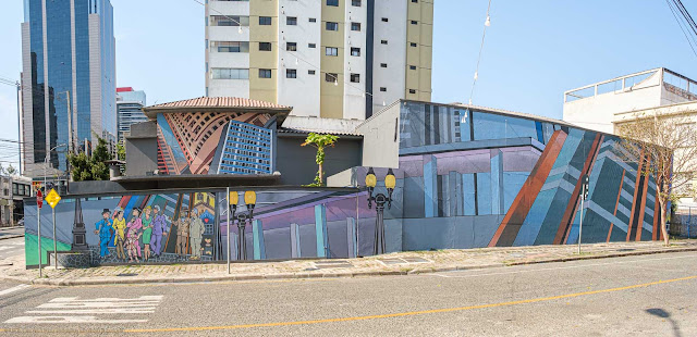 Um grafite na Av. João Gualberto com a R. Ivo Leão