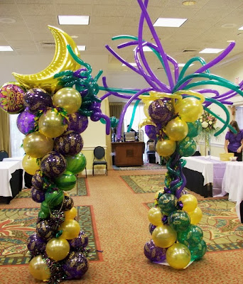  Mardi Gras event decoration with balloons